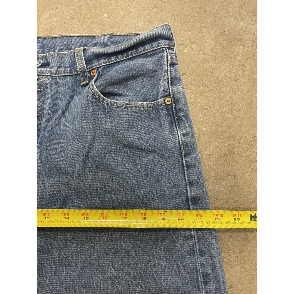 Levis 501 Jeans Mens 38x33 Medium Wash Blue‎ Regular Fit Straight Leg Button Fly
